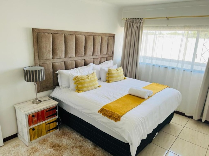 3 Bedrooms Apartment