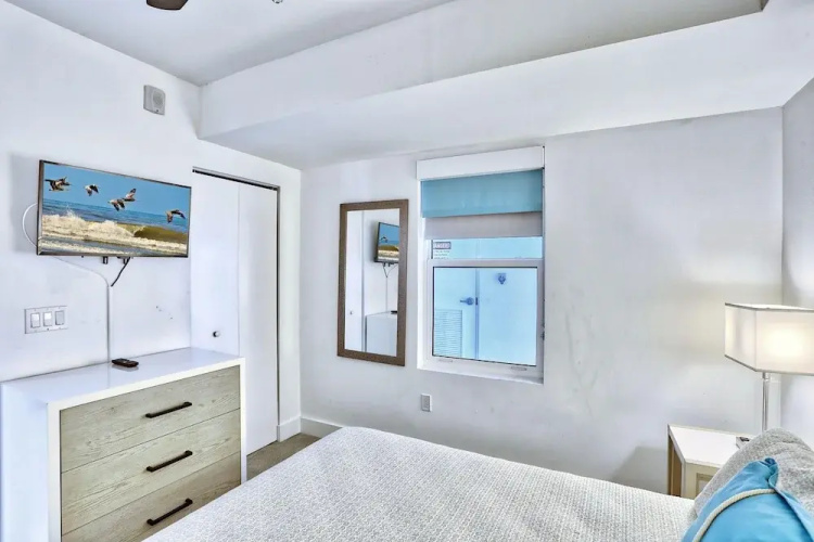 Oceana 203 West