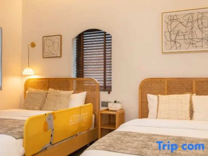 Deluxe Quadruple room with balcony