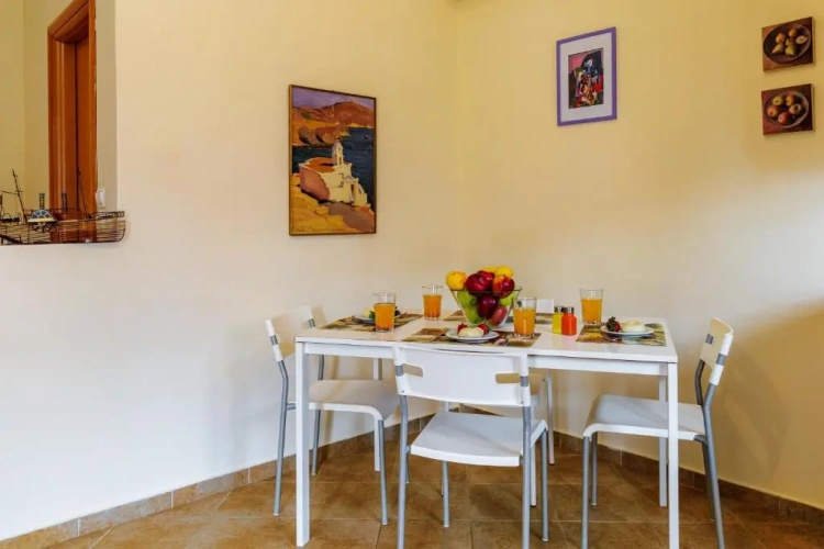 3 Bedrooms Apartment