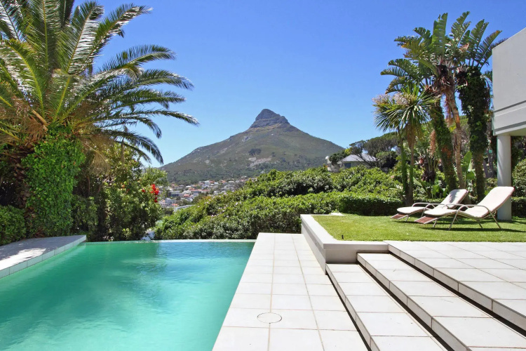Lion's View Villa & Apartment