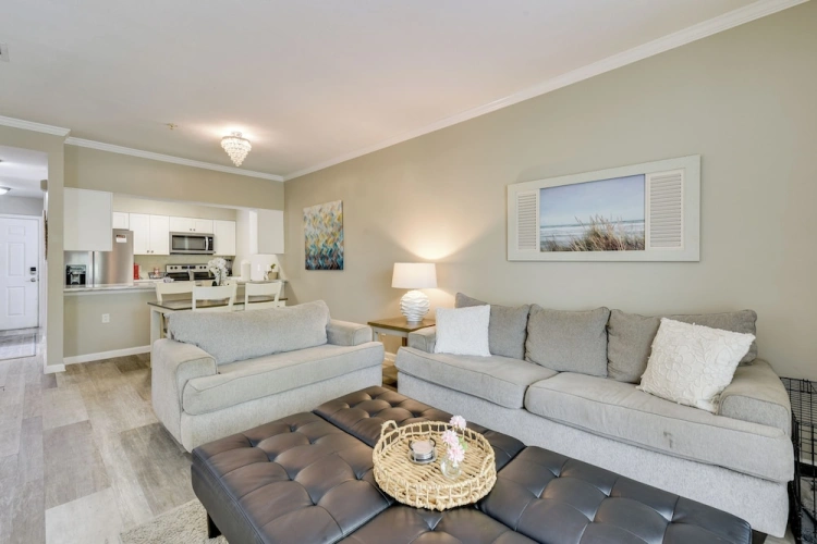 2 Bedrooms Apartment