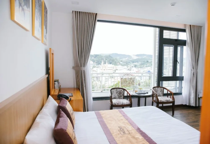 Deluxe Double room with city view