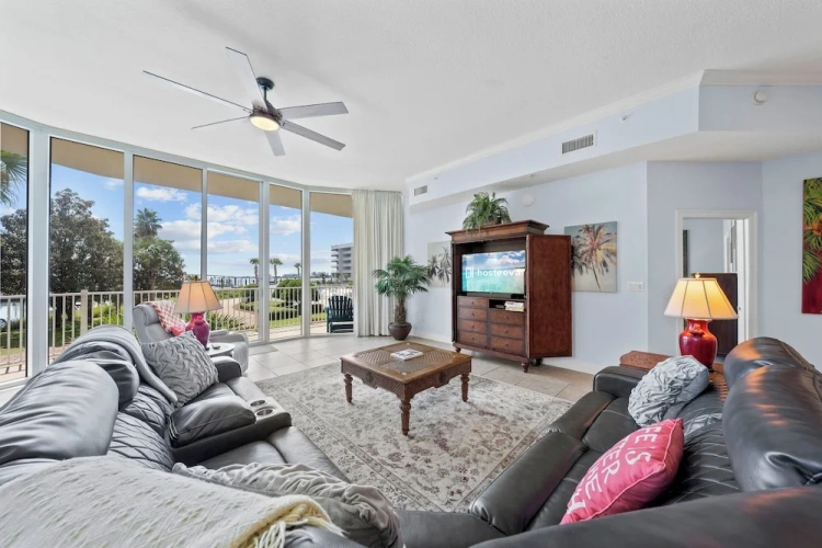 4 Bedrooms Standard room with balcony and with bay view