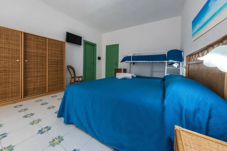 Classic Quadruple room