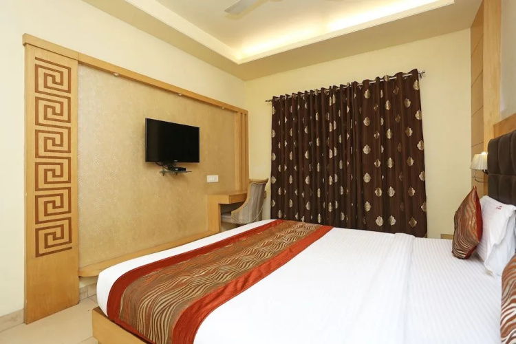 Capital O 1547 Hotel The Oasis