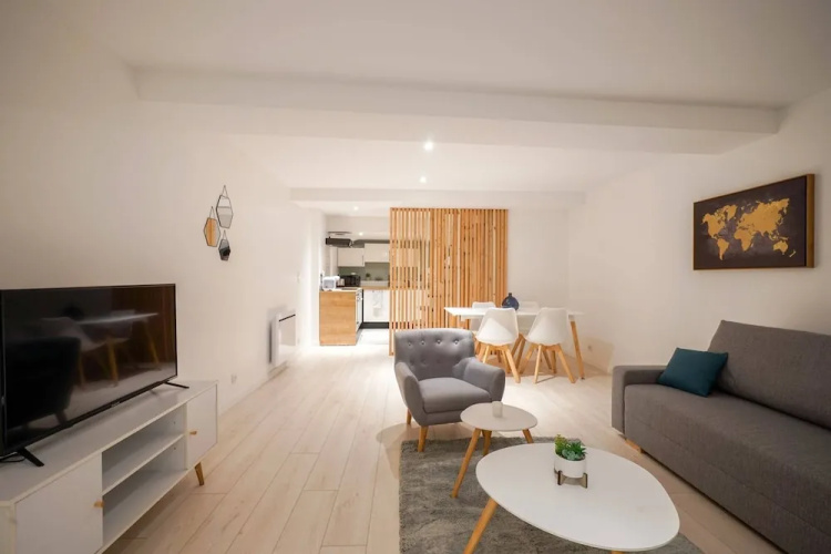 Modern flat in historic center by GuestReady