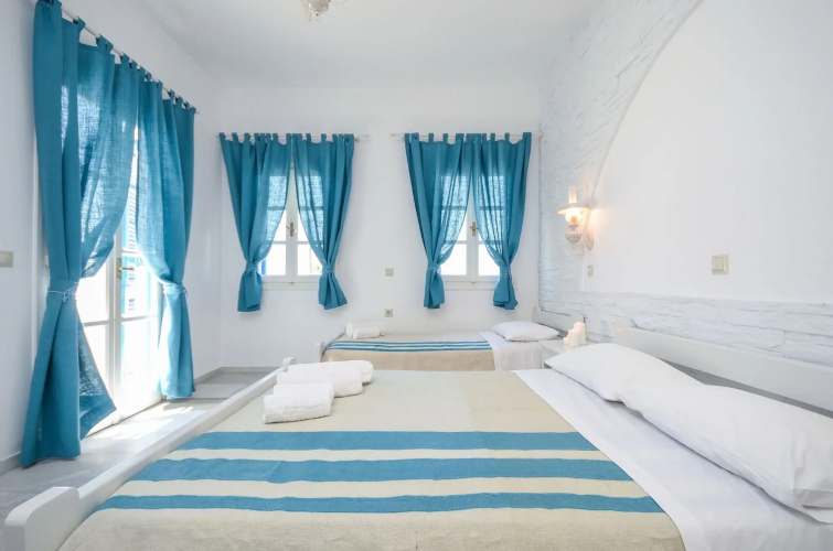 Agia Anna Studios & Apartments