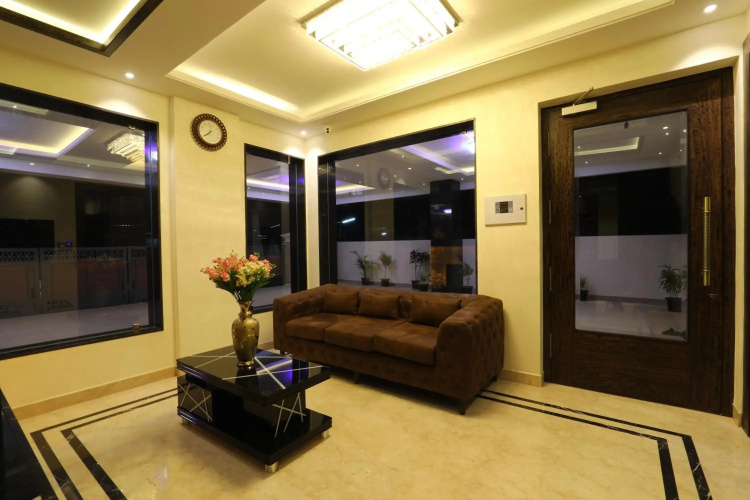Mayuraa Residency