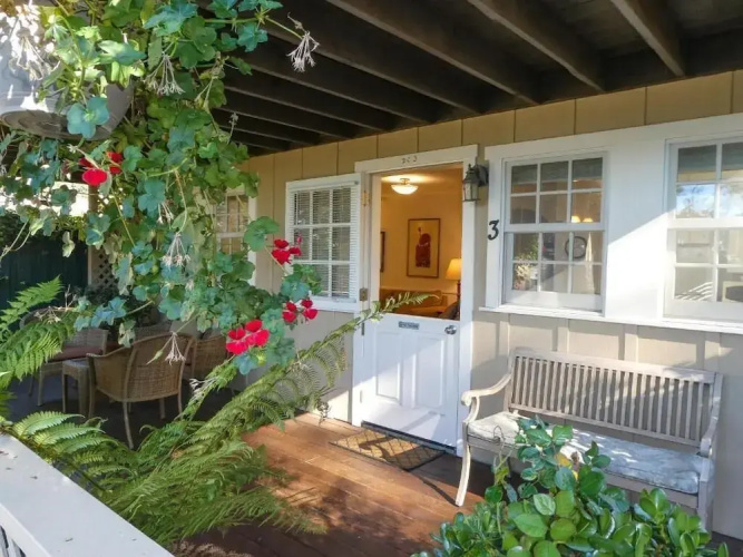 Carmel Dolores Cottages