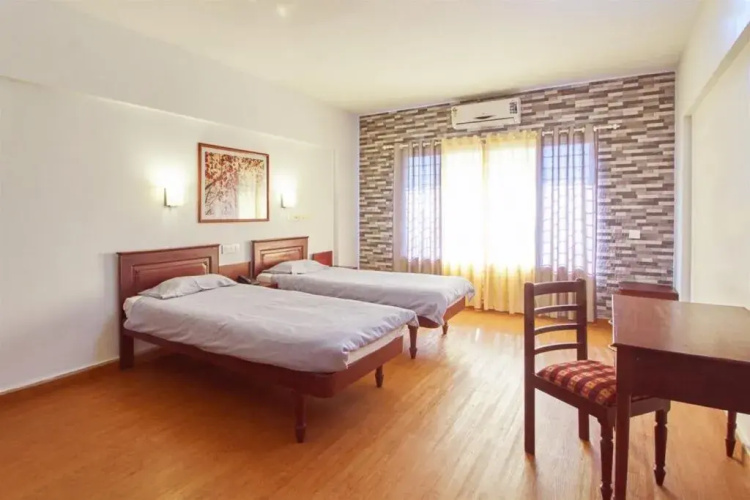 Plaza Suites