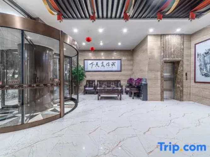 Lintao Yijing Oriental Hotel