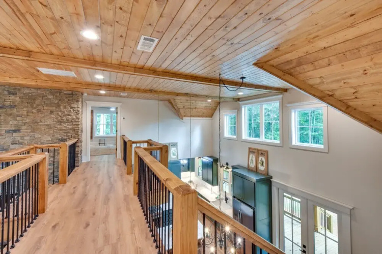 Luxurious Clarkesville Cabin w/ Decks & Fire Pit