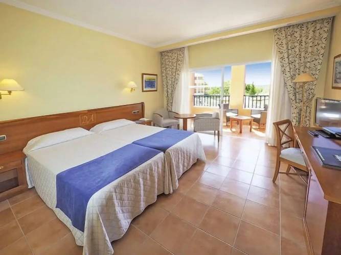 Standard Quadruple room with balcony and with sea view