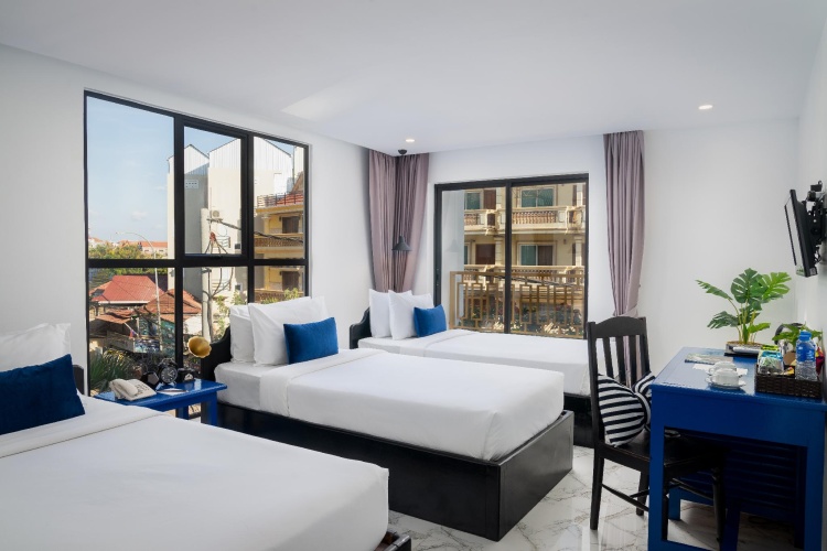 Standard Triple room