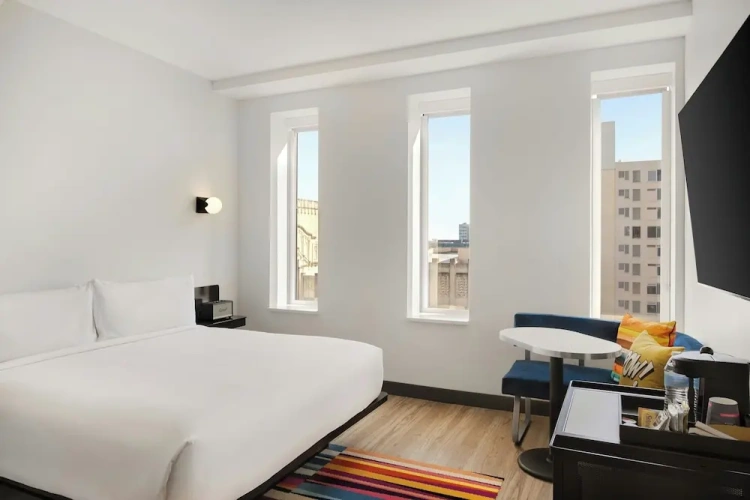Standard Double room with city view