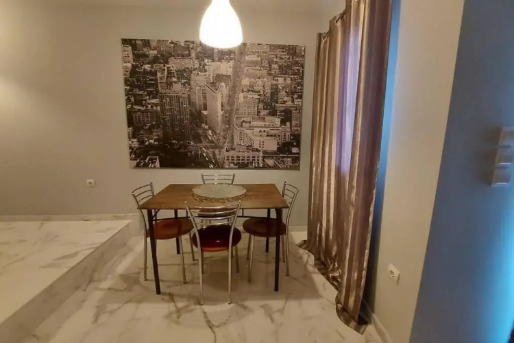 Urban Downtown Studio Back