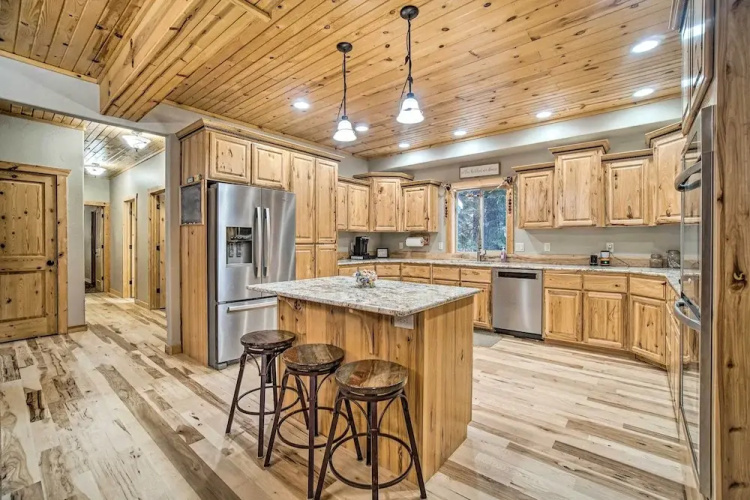 Garden Valley Cabin w/ Loft & Large Deck!