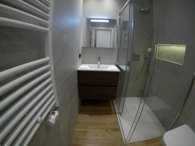 5 Bedrooms Cottage
