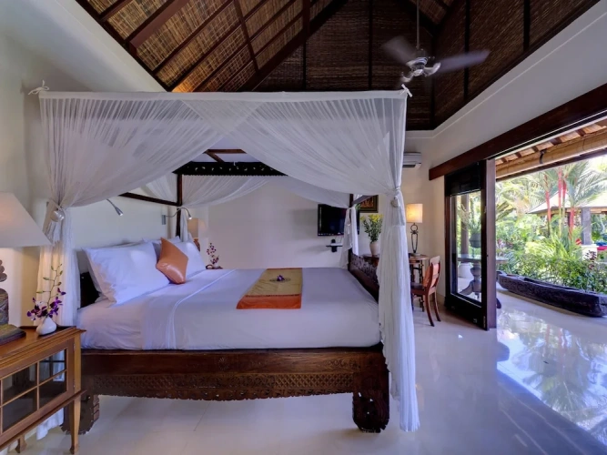 4 Bedrooms Villa