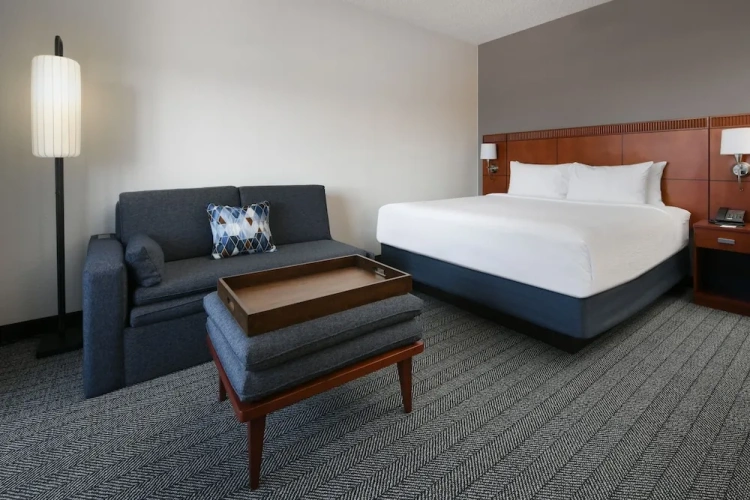 Standard Double room with balcony and with courtyard view