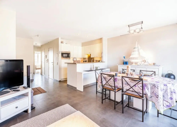 Apartment by the Coast With Sunny Terrace