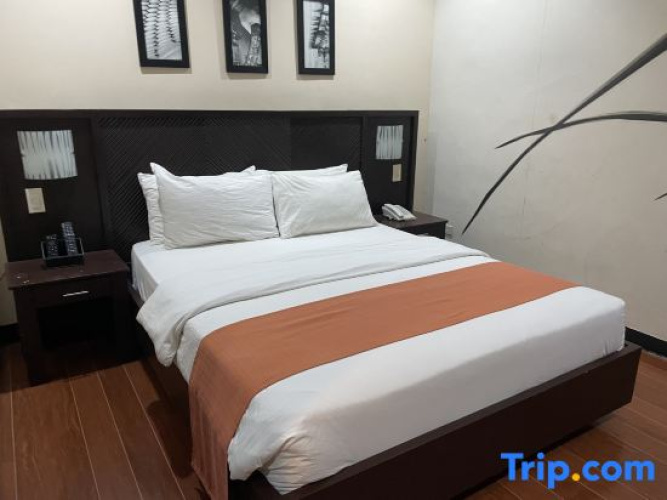 RedDoorz Plus @ Hotel Esse
