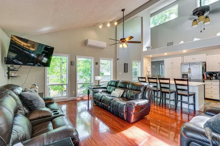 5 Bedrooms Cottage