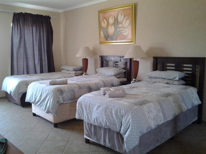 Standard Triple room