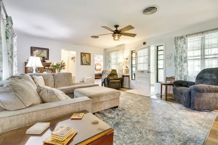 Walk to Lakes! Tropical Escape in Mount Dora