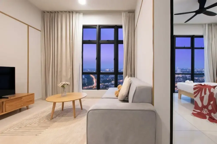 2 Bedrooms Comfort Apartment with city view