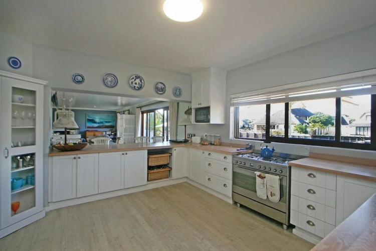 4 Bedrooms Cottage