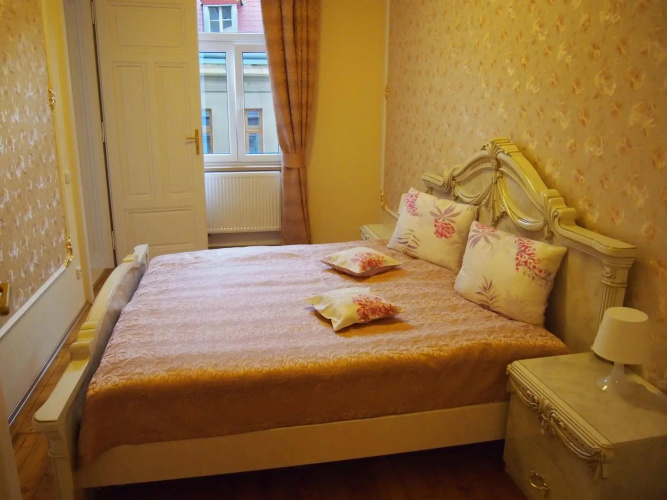 Lira Apartments