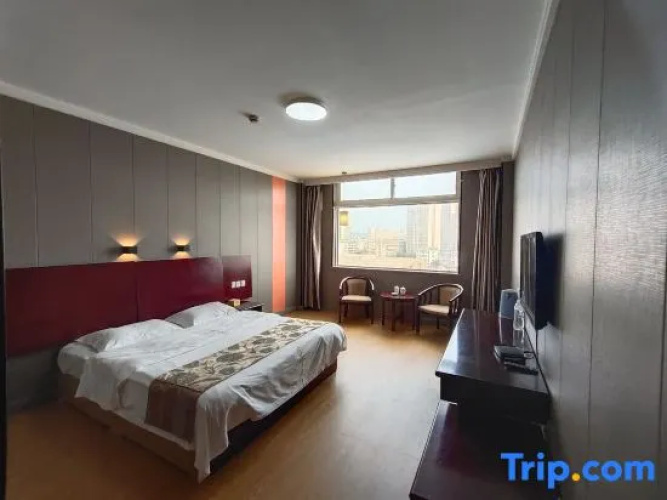 Xinyang Yuelong Hotel