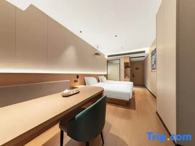 Standard Twin room with city view