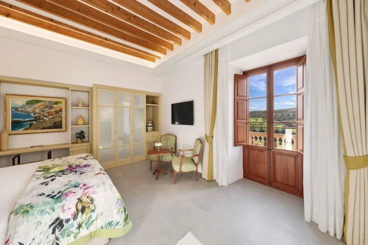 Deluxe Suite
