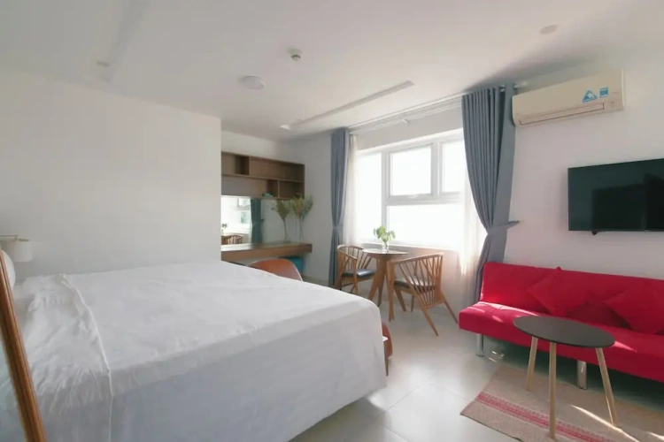 Standard Quadruple room with city view
