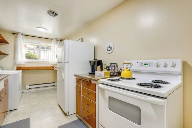 Scandi Boho Seattle Apartment, Walk to Waterfront!
