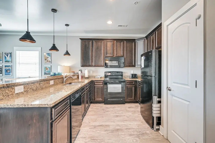 Walk to Shore: Myrtle Beach Home w/ Pool Access!