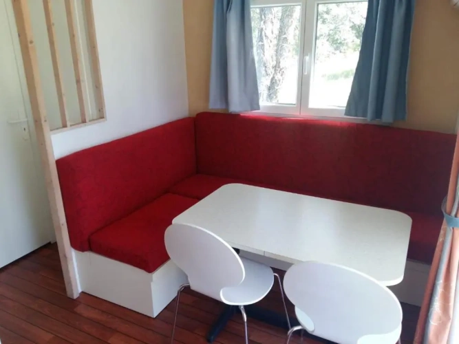2 Bedrooms Bungalow