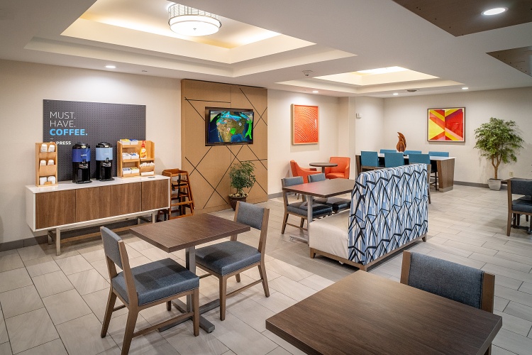 Holiday Inn Express And Suites Fairmont photo 17