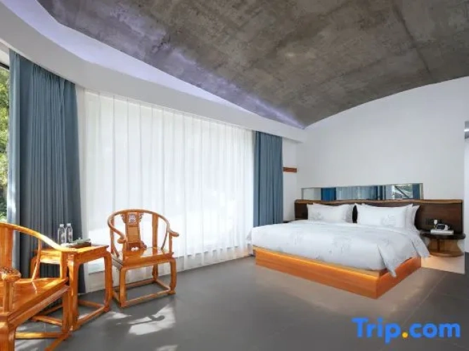 2 Bedrooms Standard Family room
