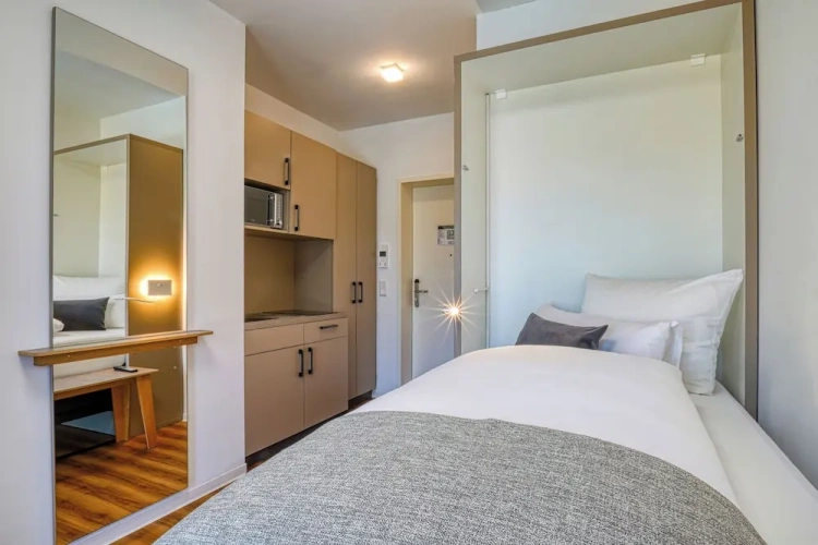 Standard Single room with balcony and with courtyard view