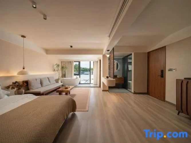 1 Bedroom Suite with balcony
