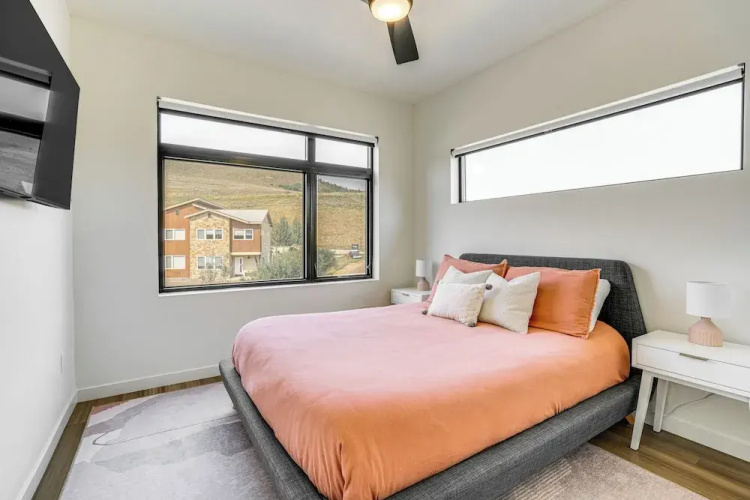 Mtn-view 'slopeside Chalet' in Granby Ranch!