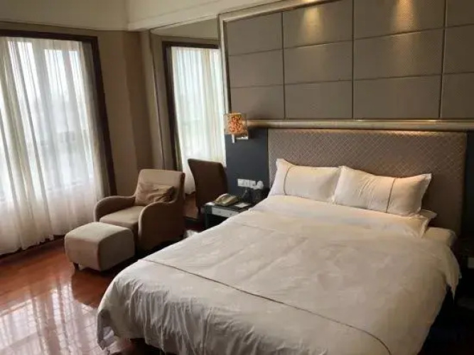 Fenghuangcheng Hotel