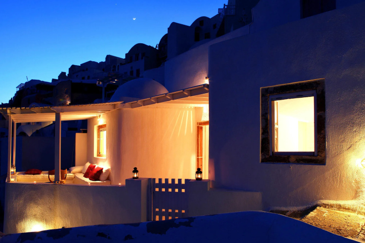 Menias Cave House - Santorini