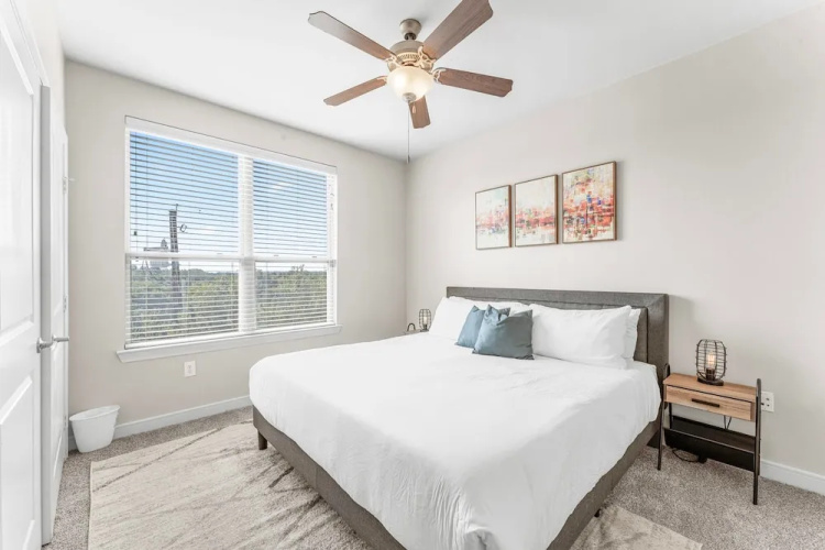 Prime Soco 2BR King Suite w Gympickleballlaundry