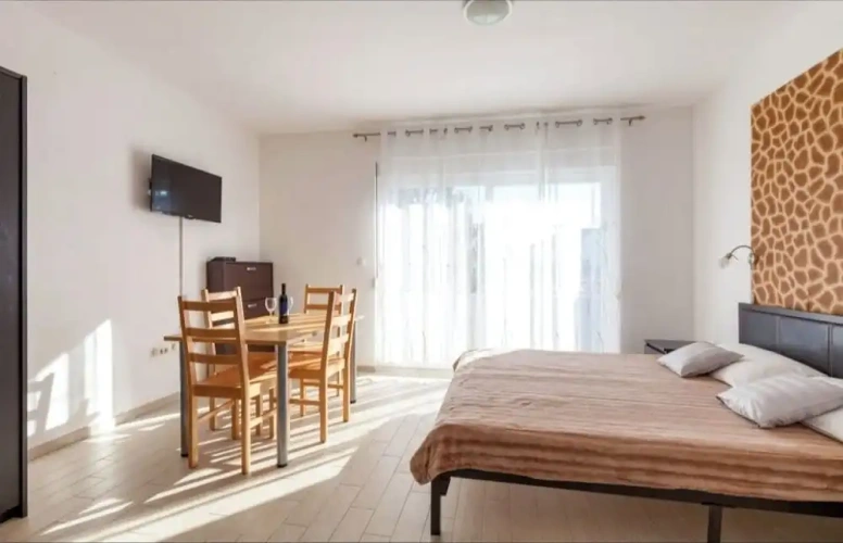2 Bedrooms Apartment with balcony and with sea view