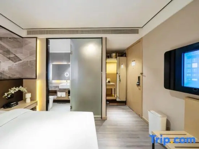 Wanhe Zhizhen Hotel (Shanghai Sun Moonlight Dapuqiao Subway Station)